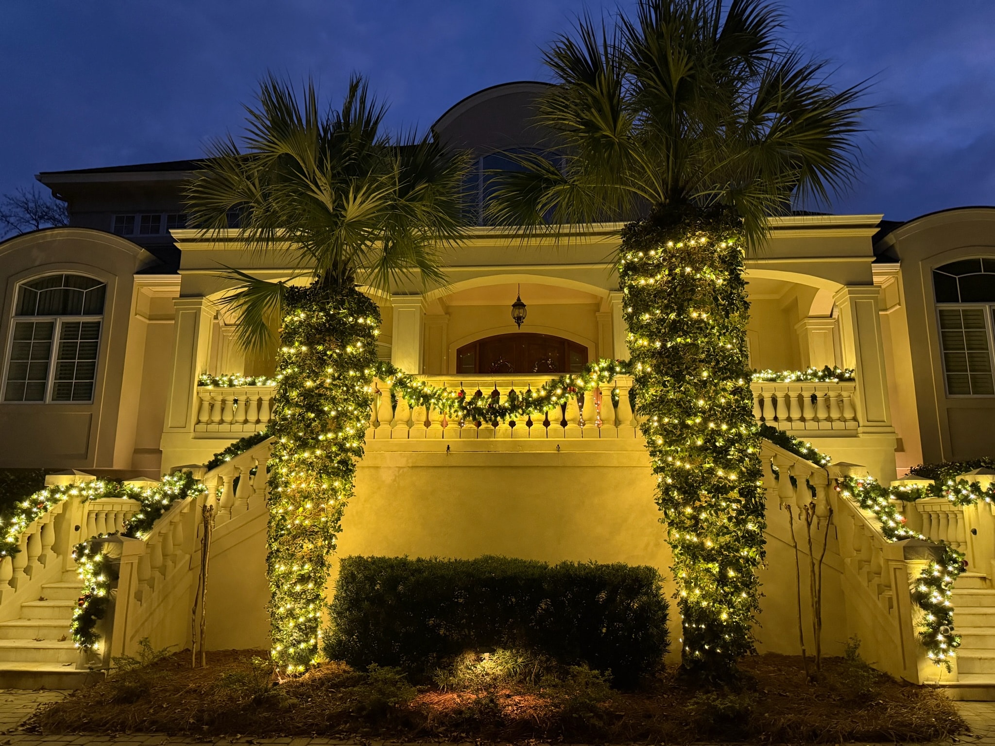 Holiday lighting installation